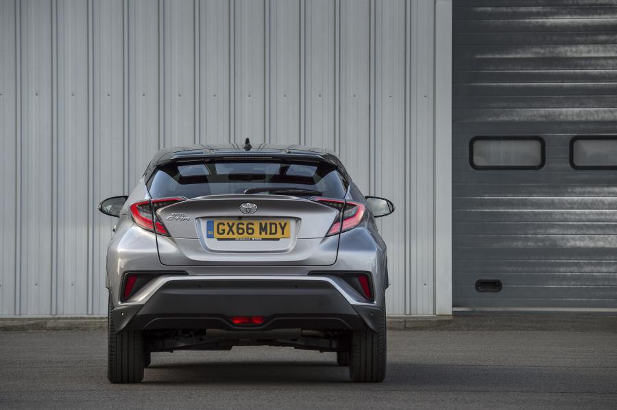  Toyota C-HR 2016 года  (UK) (фото 20 из 32)